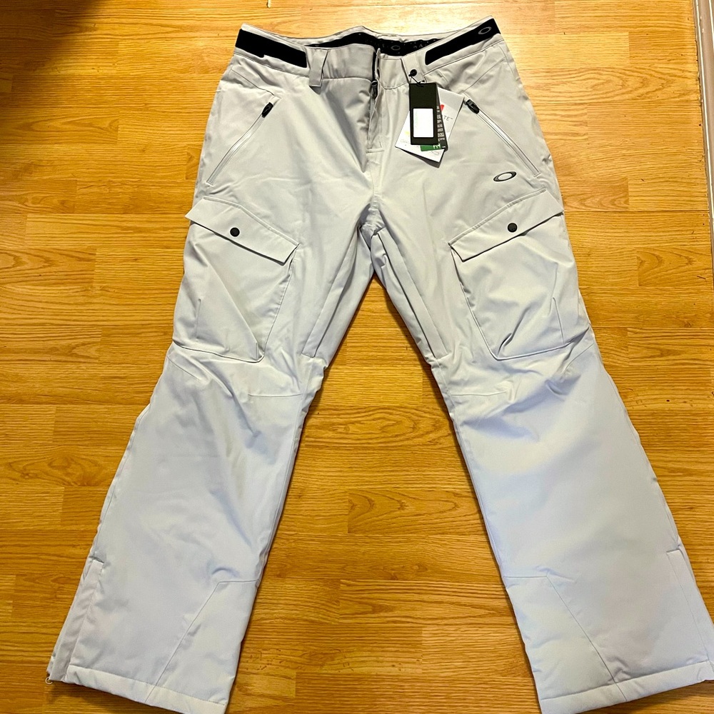 Oakley Snow Pants - Women’s Large BRAND NEW